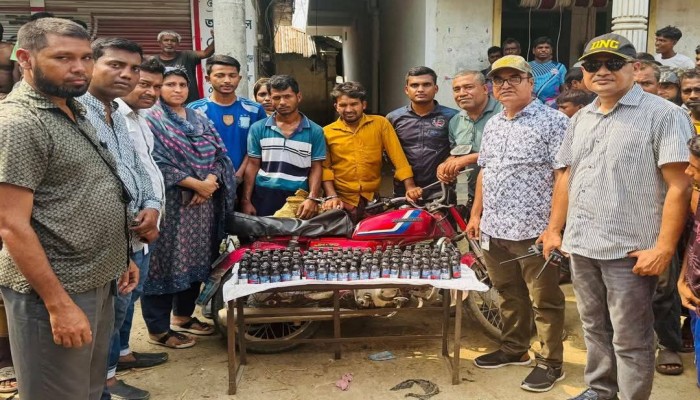 রাজশাহীতে ডিএনসি'র অভিযানে ফেন্সিডিল সহ দুই মাদক কারবারি গ্রেফতার