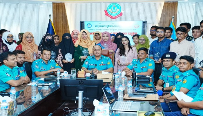 আরএমপি পুলিশ পরিবারের মেধাবী সন্তানদের বাংলাদেশ পুলিশ মেধাবৃত্তি প্রদান 