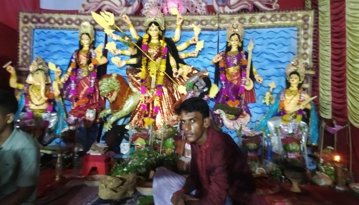প্রতিমা বিসর্জনের মধ্য দিয়ে শেষ হলো শারদীয় দুর্গোৎসব