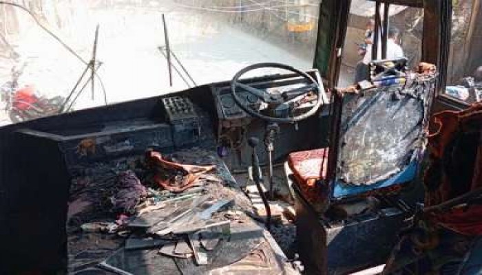 যশোরে পার্কিং করা বাসে দুর্বৃত্তদের আগুন