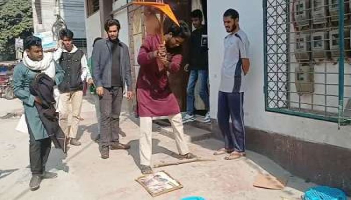 নওগাঁয় জাতীয় পার্টির অফিসে ভাঙচুর, মিটিং পণ্ড