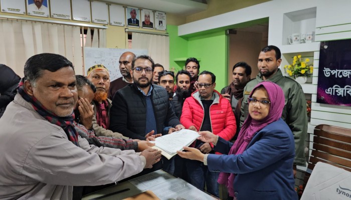 দাখিলের শেষ দিনে জনস্রোত নিয়ে মনোনয়ন পত্র জমা দিলেন জুলফার নাঈম মোস্তফা