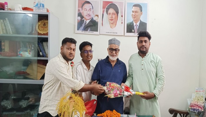 রাজশাহী জেলা পরিষদ প্রশাসককে গণঅধিকার পরিষদের ফুলেল শুভেচ্ছা