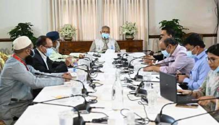 সরকারি প্রতিষ্ঠানে সোলার প্যানেল বসানোর নির্দেশ প্রধান উপদেষ্টার