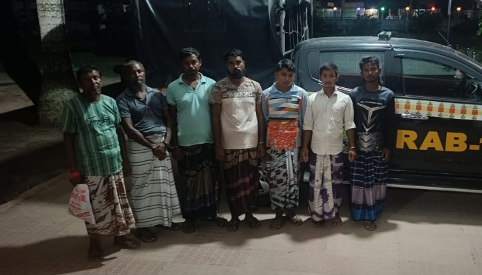 গোদাগাড়ীর ডেকোরেটর ব্যবসায়ী মনিরুল হত্যা মামলার ৭ আসামি  গ্রেফতার