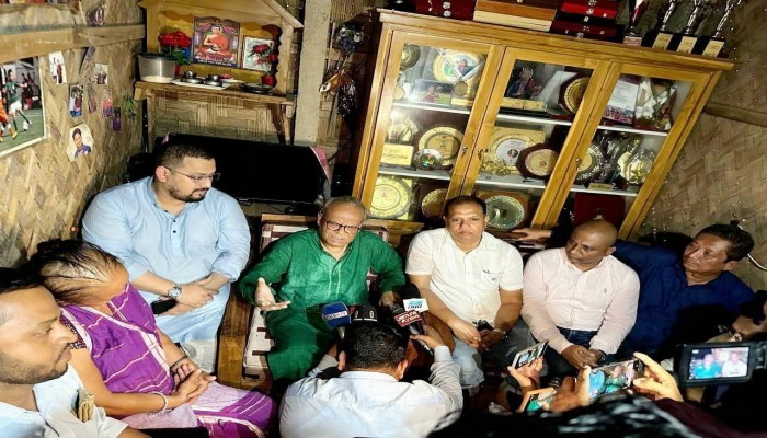 ঋতুপর্ণা চাকমার অসুস্থ মাকে দেখতে দুর্গম এলাকায় রিজভী