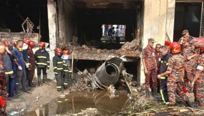 'যান্ত্রিক ত্রুটি হলে বিমানটি জনবিরল এলাকায় নেওয়ার চেষ্টা করেন পাইলট'