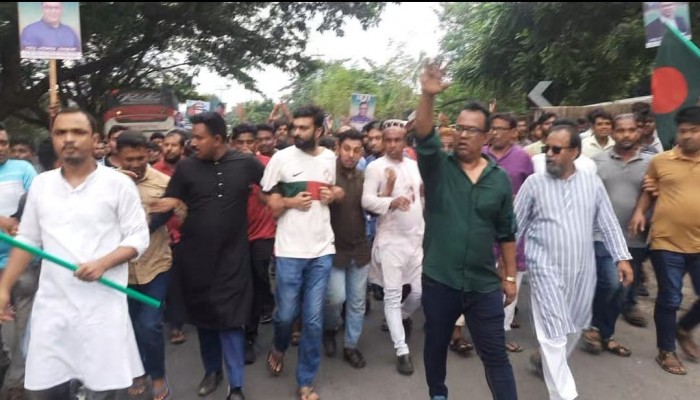 গণহত্যার বিচার ও শেখ হাসিনার ফাঁসির দাবিতে বিক্ষোভ মিছিল