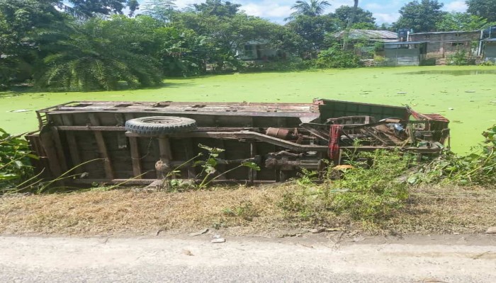 দুর্গাপুরে সিএনজি-ভুটভুটি সংঘর্ষে প্রাণ গেল এক যাত্রীর