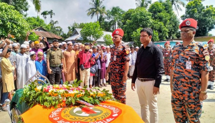 রাষ্ট্রীয় মর্যাদায় শায়িত হলেন ফায়ার ফাইটার শামীম 