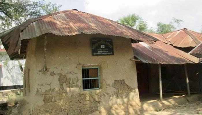 ৮০ বছর থেকে শিক্ষার আলো ছড়াচ্ছে গোদাগাড়ীর বিখ্যাত পানিহার লাইব্রেরি