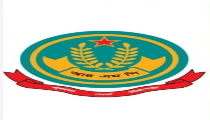 রাবিতে খাবার বিতরণের ছবিকে অস্ত্র বিলি বলে প্রচার: পুলিশ