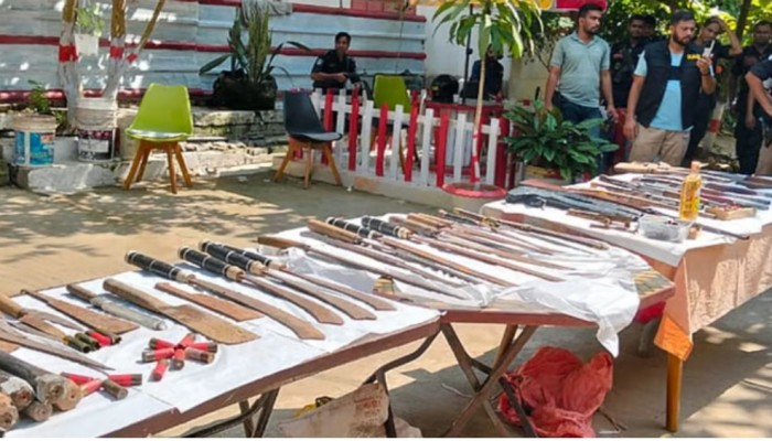 বিএনপি কর্মীর বাড়ি থেকে ১১টি বন্দুকসহ বিপুল অস্ত্র উদ্ধার