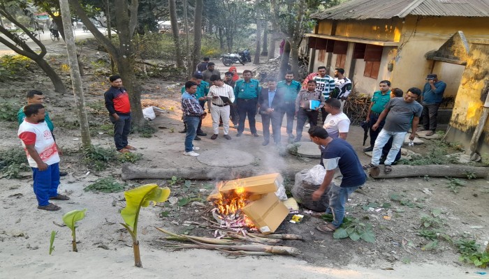 কাটাখালী মিষ্টি ঘরের আড়ালে ভেজাল কসমেটিকস! ৫০ হাজার টাকা জরিমানা, পণ্য ধ্বংস