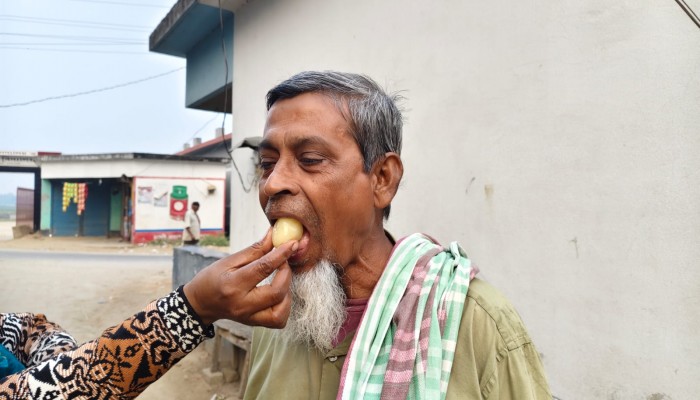 দুর্গাপুরে নারী ইউপি সদস্যকে সাময়িক বরখাস্ত, এলাকায় মিষ্টি বিতরণ