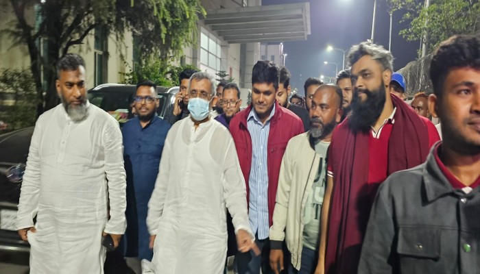 বেগম খালেদা জিয়ার অসুস্থ্যের খবরে হাসপাতালে রাজশাহী'র নেতাকর্মীদের ভিড় ‎