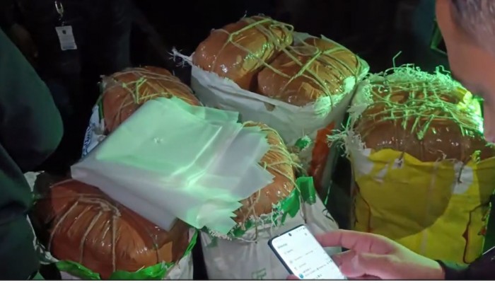 পুঠিয়ায় ট্রাক তল্লাশিতে ৫ বস্তা গাঁজা উদ্ধার, মামলার প্রস্তুতি