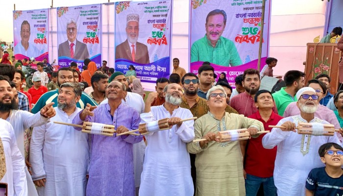রাজশাহীর পদ্মাপাড়ে বর্ণাঢ্য ঘুড়ি উৎসব পালিত: অসাম্প্রদায়িক চেতনার বার্তা